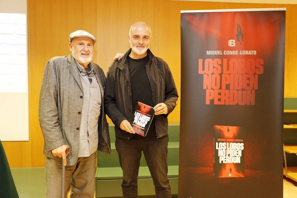 Miguel Conde-Lobato, ayer con Antón Reixa en Vigo.