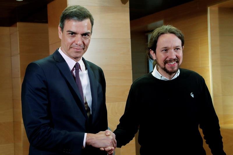 El presidente del Gobierno en funciones, Pedro Sánchez, y el líder de Podemos, Pablo Iglesias