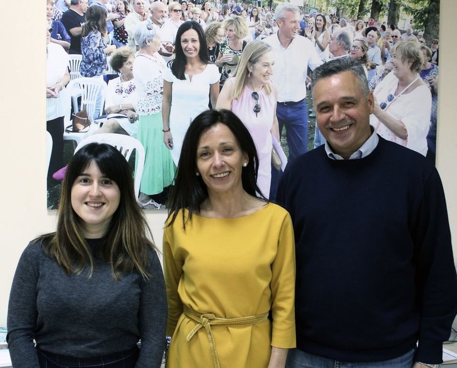 Belén Villar con Andrés Sampedro y Silvia Fernándes, números 1, 2 y 3 de la lista del PP.