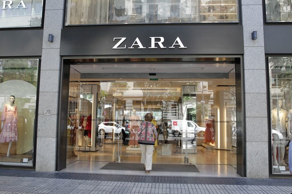 Acceso a una de las tiendas de Zara en el madrileño barrio de Salamanca.