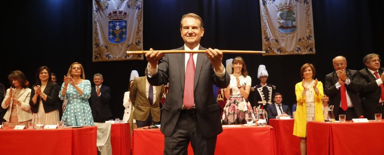Abel Caballero toma posesión como alcalde de Vigo // JV Landín