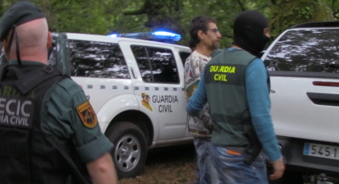 La Guardia Civil registra en Fornelos la vivienda de los dos líderes de Resistencia Galega // TVG