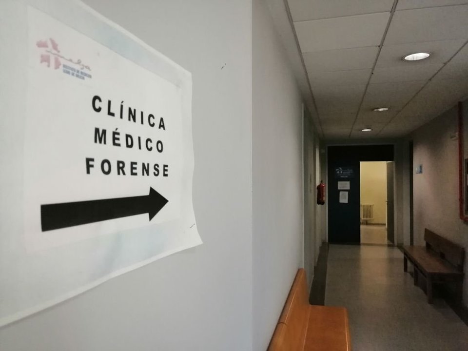 La entrada a la clínica forense viguesa, en los juzgados de la calle Lalín.