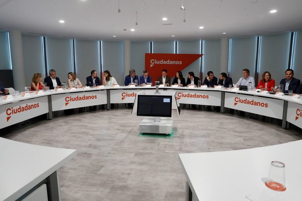 Los componentes del comité ejecutivo de Ciudadanos, durante la reunión de ayer en Madrid.