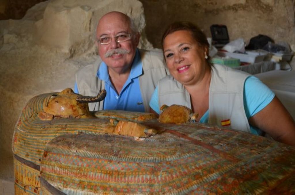 Los egiptólogos Francisco Martín y Teresa Bedman.
