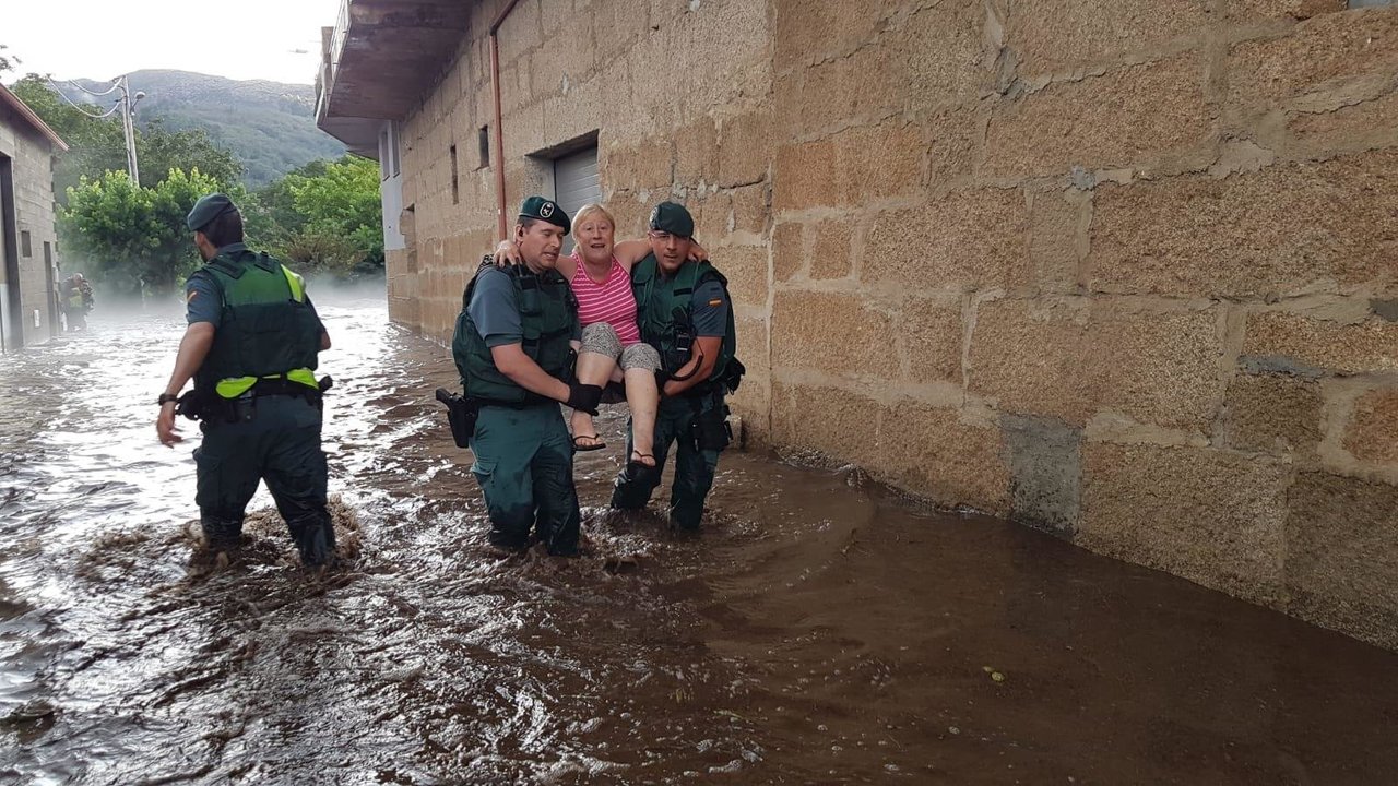 La Guardia Civil evacuó a los vecinos afectados