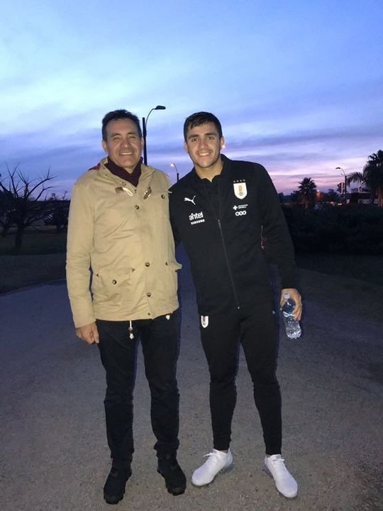 Maxi Gómez felicitó ayer a su padre por el cumpleaños.