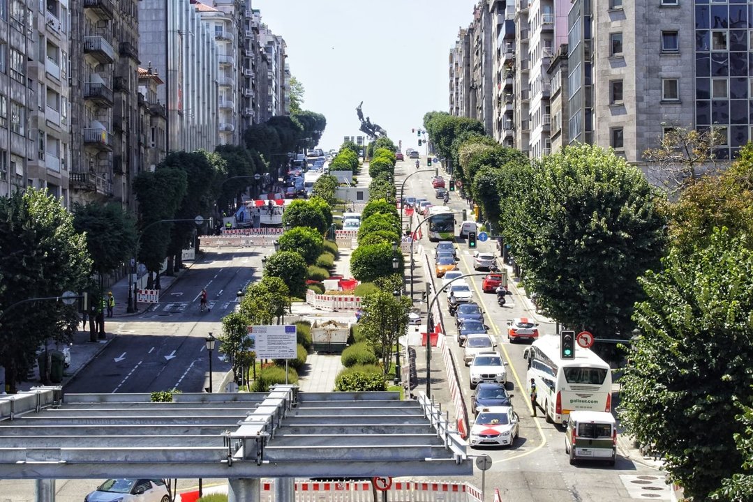 La Avenida de Gran Vía de Vigo ya está cerrada al tráfico en buena parte de sus carriles // Vicente Alonso