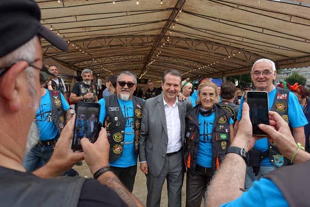 El alcalde Abel Caballero y la presidenta de la Diputación, Carmela Silva, asistieron a la Xuntanza Mototurística de la Asociación Vulcan Riders Galicia en Vigo, que se reunieron en el torreiro de la Festa de Coia (Parque Prudencio Rodríguez).