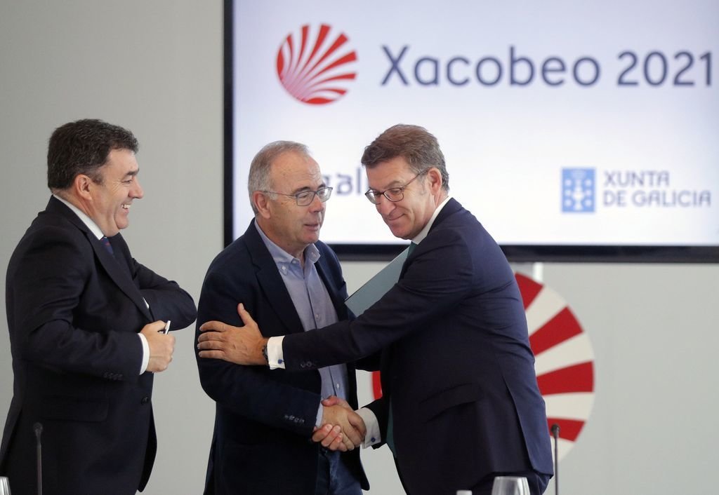 Román Rodríguez, Sánchez Bugallo y Núñez Feijóo, durante el acto de presentación del plan estratégico del Xacobeo 2021.
