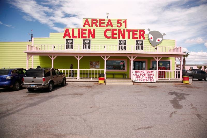El Area 51 Alien Center, una atracción turística en una estación de servicio, en el valle de Amargosa, Nevada