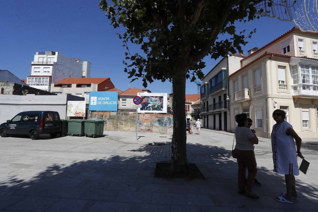 El alcalde acusó ayer a la Xunta de colgar “un cartel en un estercolero” y de perder diez años en la construcción del nuevo centro de salud de Bouzas,