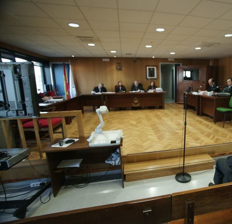 En imagen, uno de los sistemas de videoconferencia instalado en la Audiencia en Vigo.