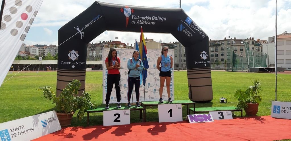Beatriz Viteri logró la victoria en la prueba de pértiga del Campeonato Gallego de atletismo.