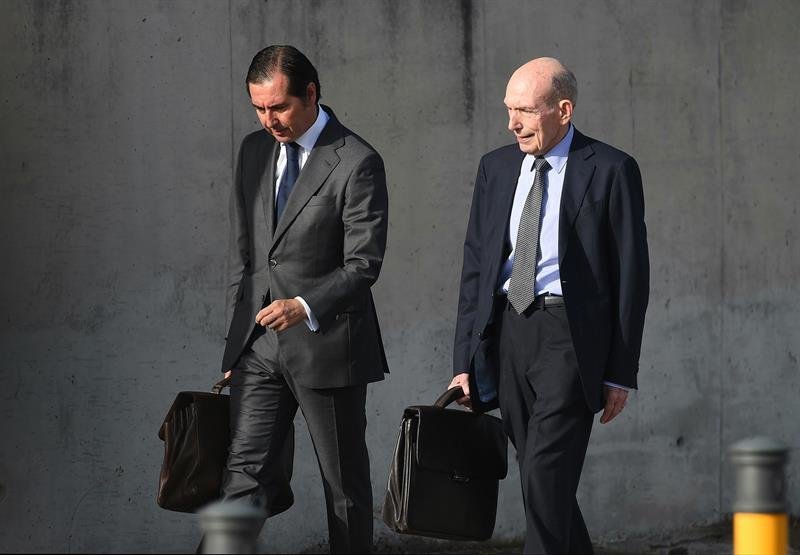 Uno de los antiguos gestores de Bankia José Manuel Fernández Norniella (d) a su llegada a la Audiencia Nacional