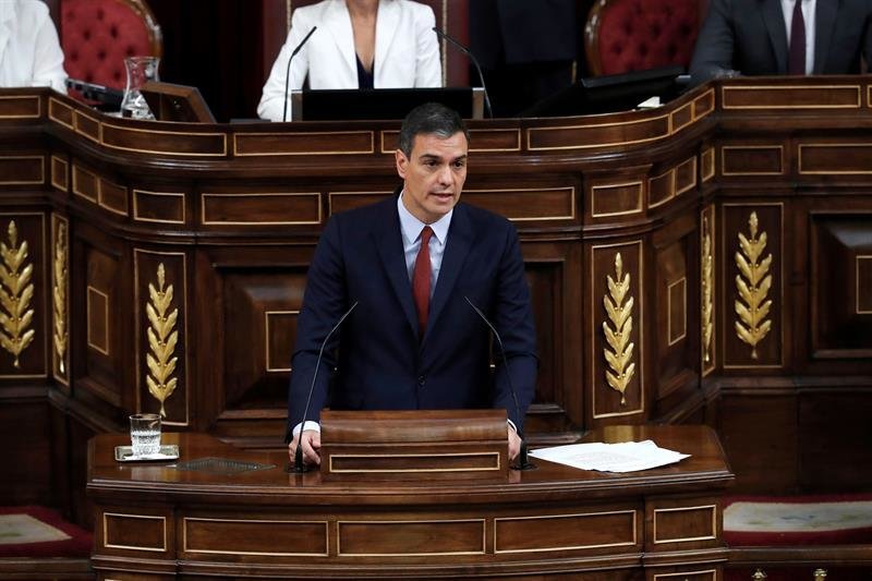El candidato socialista a la Presidencia del Gobierno, Pedro Sánchez, durante su intervención en la primera jornada del debate de investidura