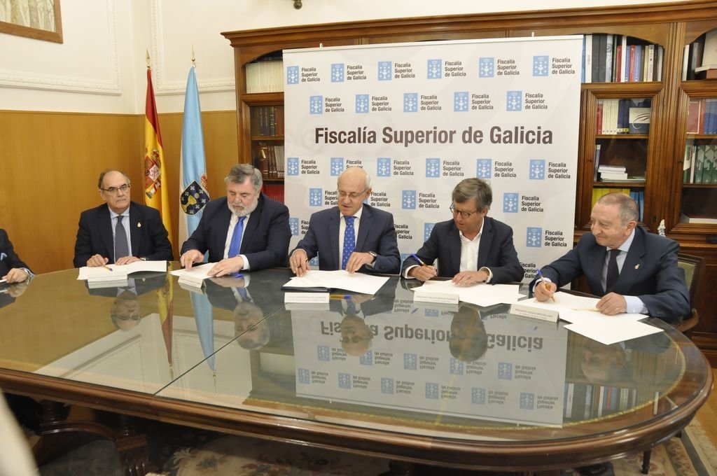 Luis Campos Villarino (izquierda) con los demás presidentes y el fiscal superior gallego.