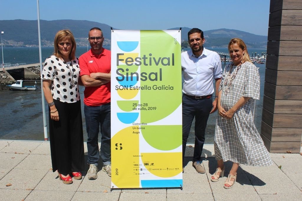 Luis Campos, director del Sinsal, presentó el festival acompañado por Carmela Silva y Digna Rivas.