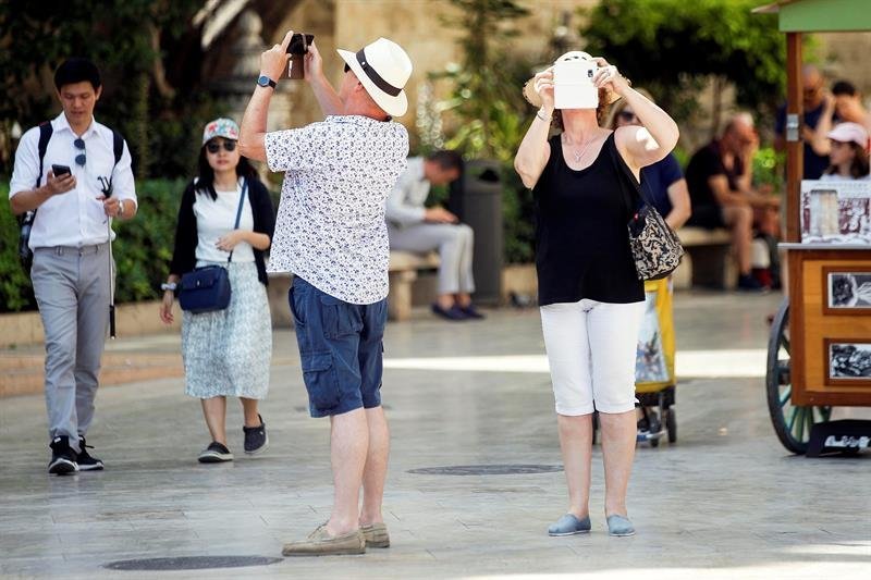 El turista y el móvil, amigos inseparables