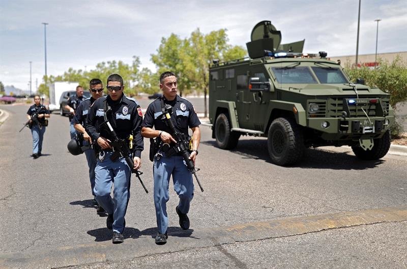 La policía está en atención durante un tiroteo activo en un Walmart en El Paso, Texas,