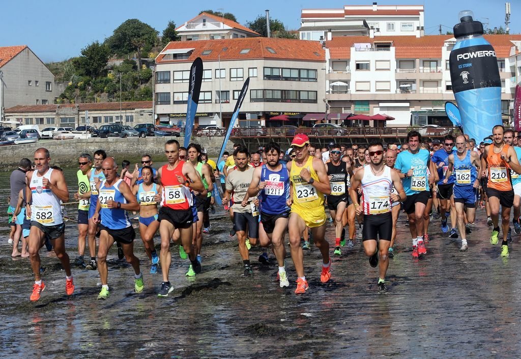 La carrera absoluta de la Nigrán Area salió del puerto de Panxón para recorrer seis kilómetros.