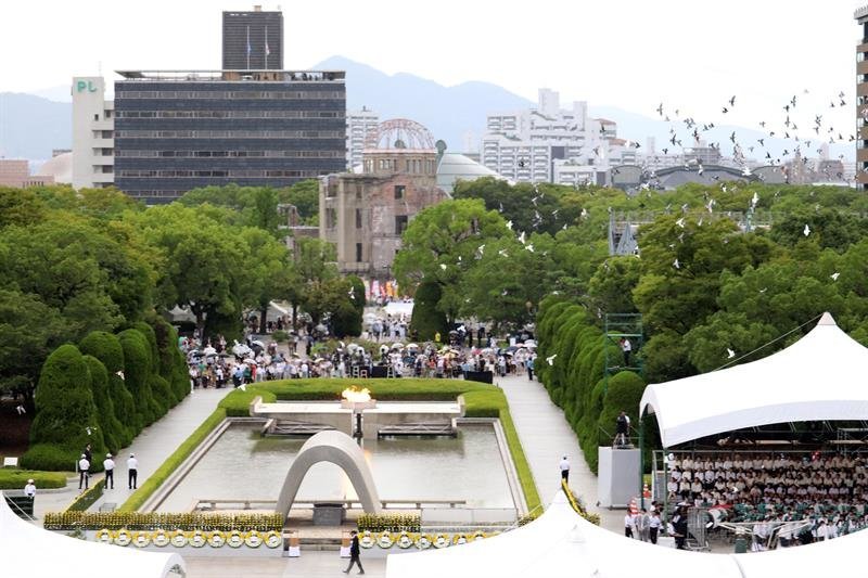 La ceremonia conmemorativa del bombardeo atómico del 6 de agosto de 1945 en el Parque Memorial de la Paz de Hiroshima en Hiroshima.