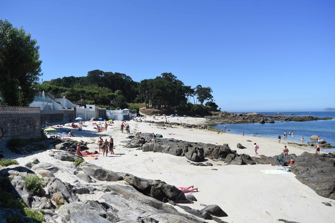 La Playa de los Olmos, también conocida como As Fontes, se encuentra en la parroquia de Alcabre.