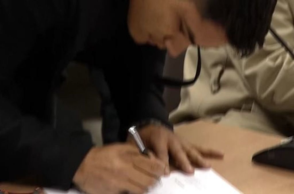 Toro Fernández, en el momento de la firma del acuerdo.