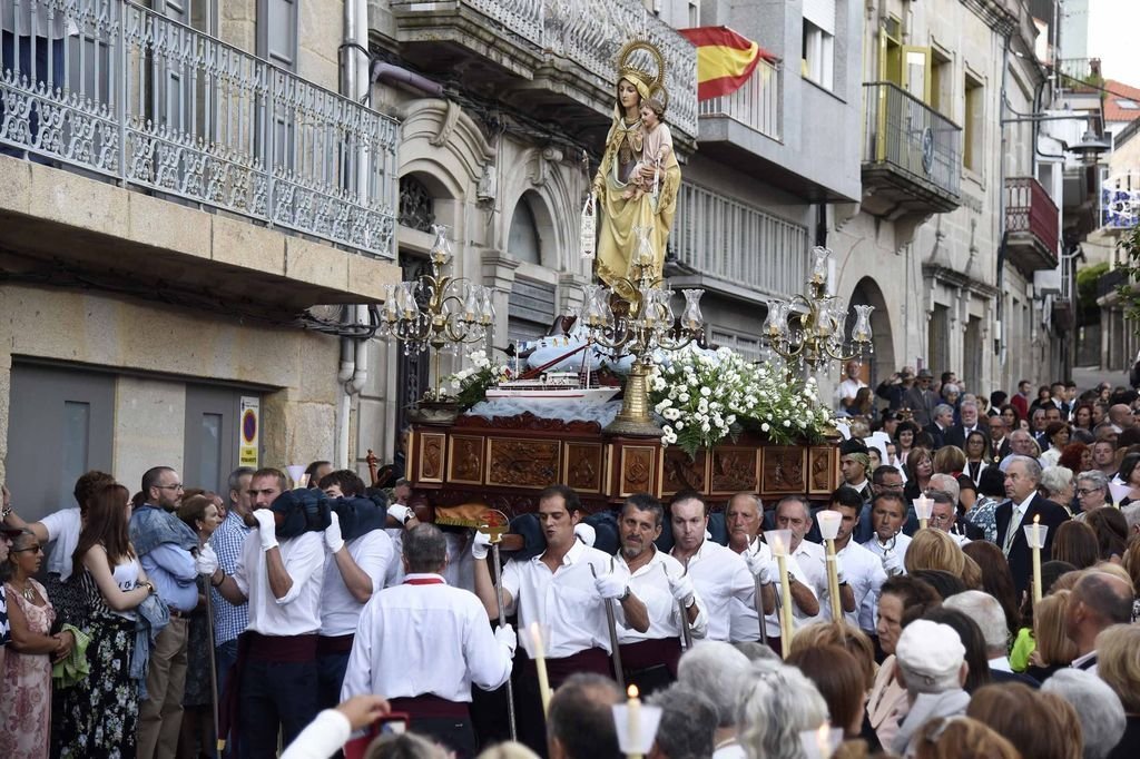 La Virgen del Carmen también recorre Cangas en la procesión del Cristo do Consolo.