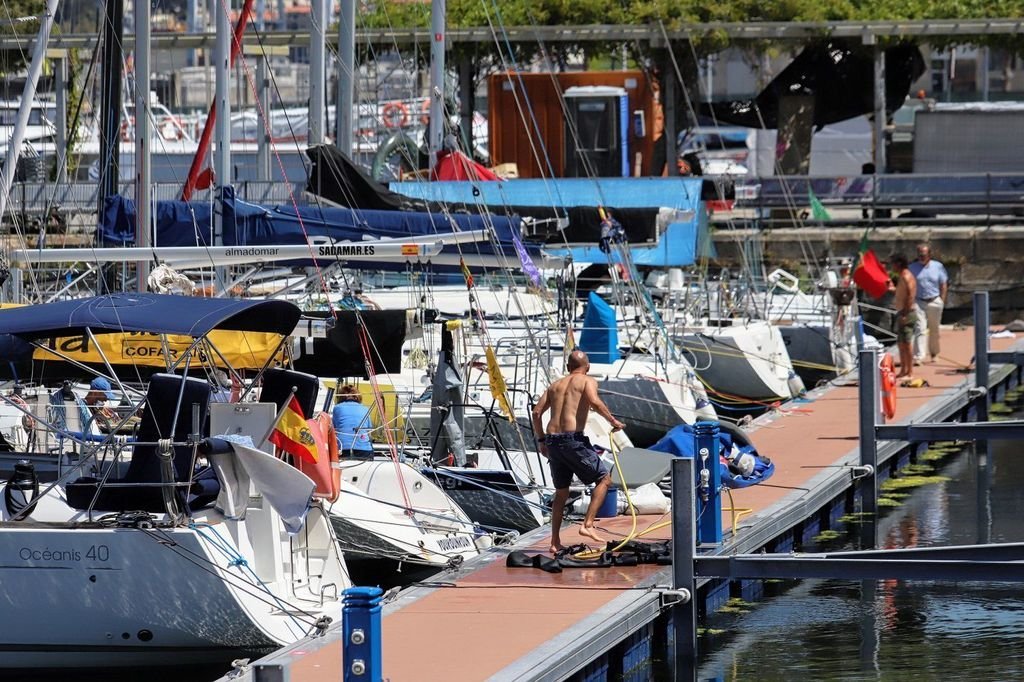 El Puerto deportivo de Vigo ya está listo para albergar la salida de la regata.