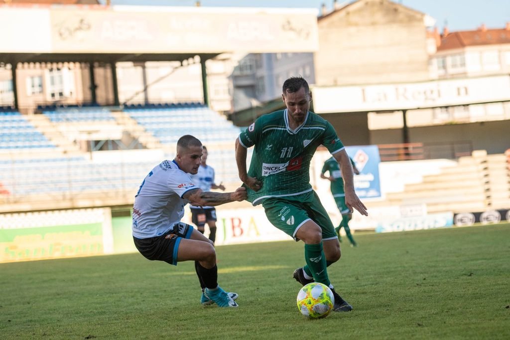 David Añón anotó el primer gol del Coruxo ayer.