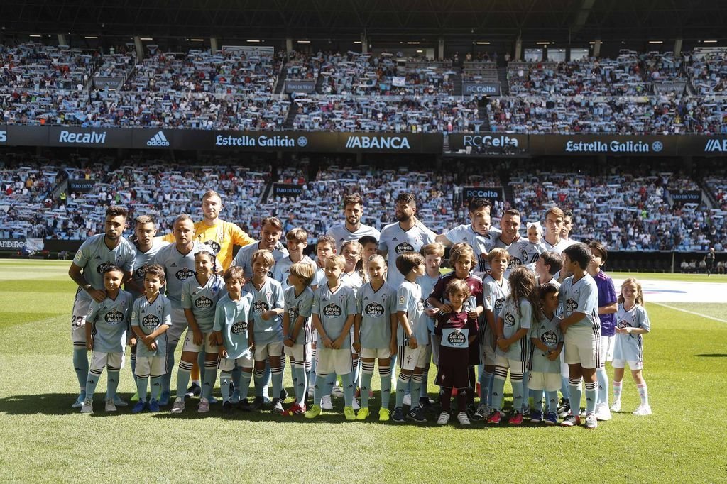 Los jugadores del Celta protagonizaron ayer una fotografía de once inicial muy poblada, con multitud de jóvenes que presumieron de convicción céltica ante todo un Real Madrid.