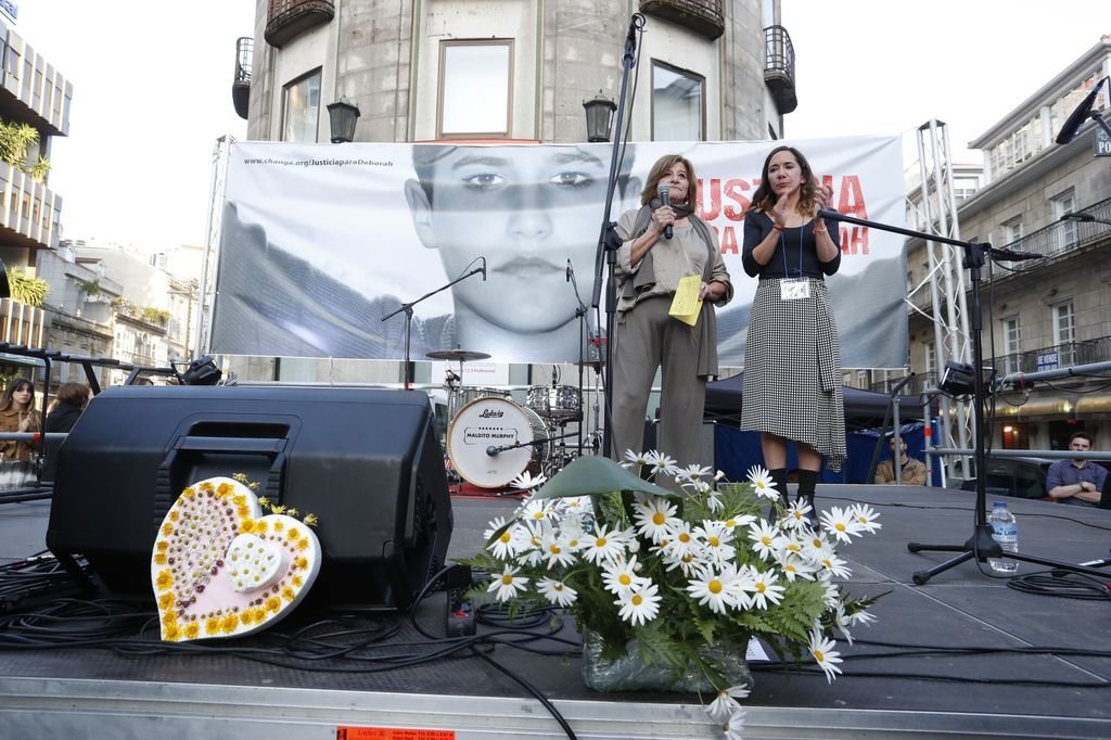 La familia de Déborah, en el homenaje a la joven el pasado mes de abril en Vigo.