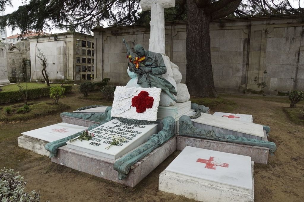 Los restos de los repatriados de Cuba están enterrados en la zona noble, la seis, de Pereiró.