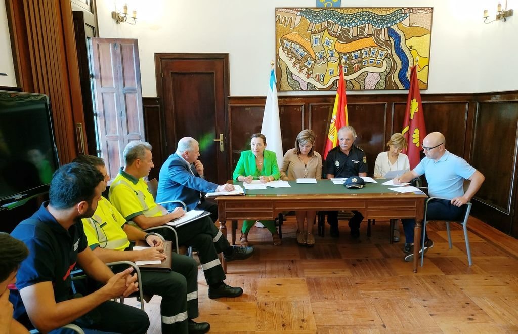 La subdelegada del Gobierno y la alcaldesa presidieron ayer la reunión de la junta de seguridad local.