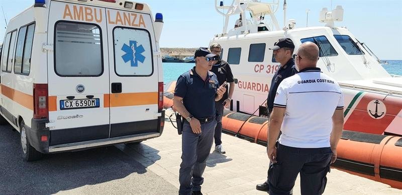Una lancha patrullera de la Guardia Costera italiana
