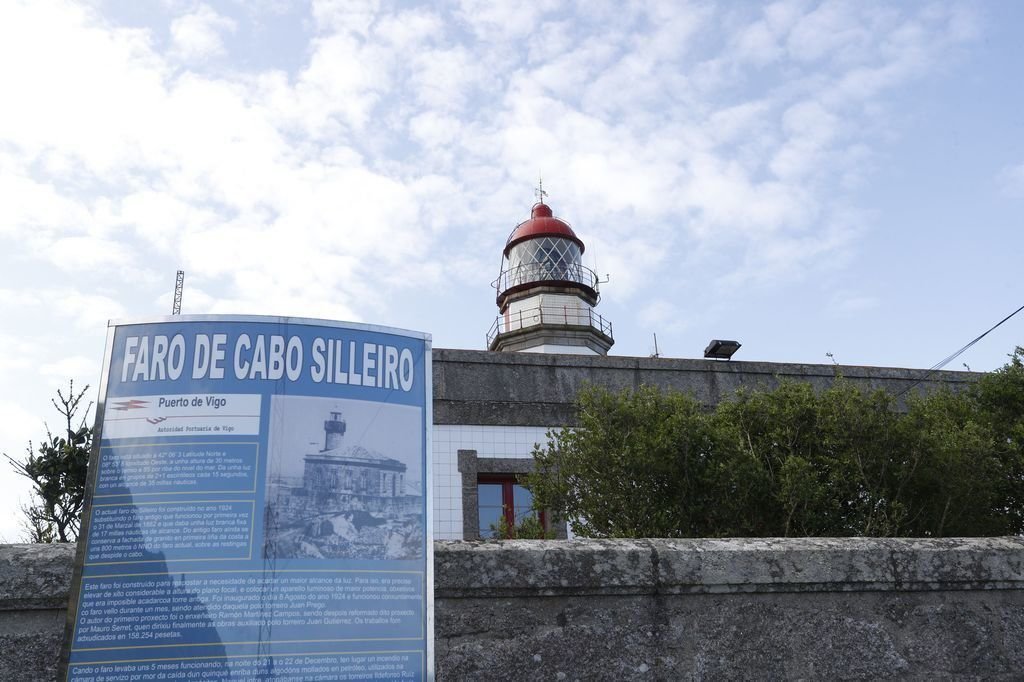 El faro de Cabo Silleiro, de la Autoridad Portuaria, es clave: vigila la entrada  la Ría de Vigo.