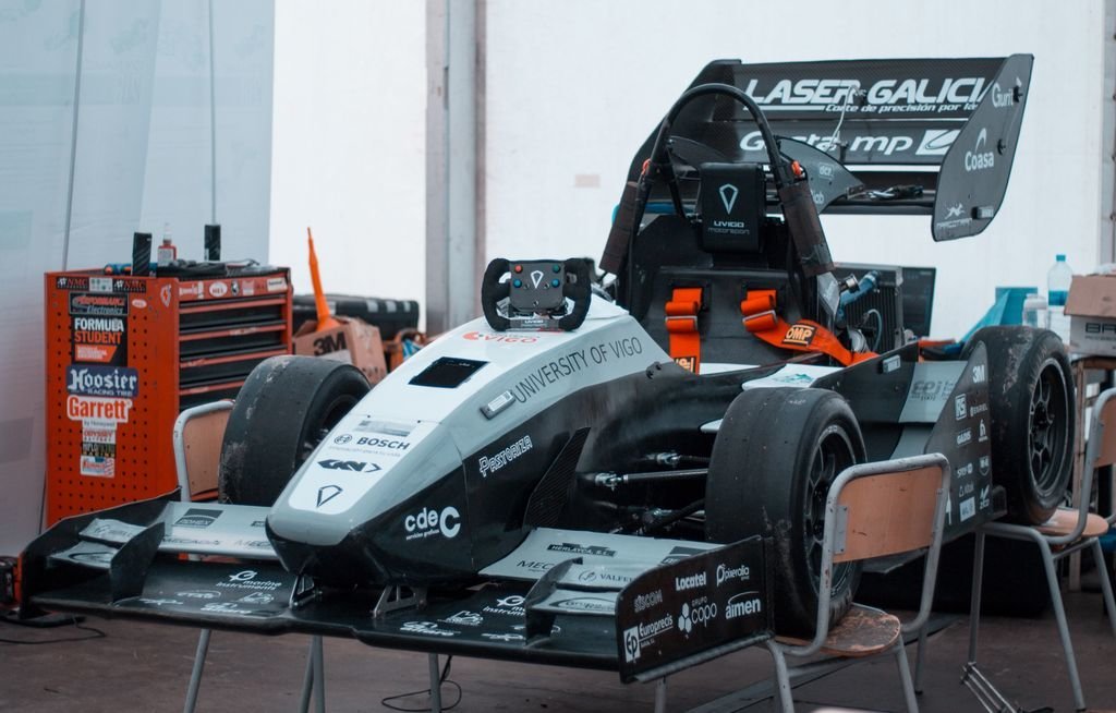 El bólido de la UVigo compite en la Formula Student Spain