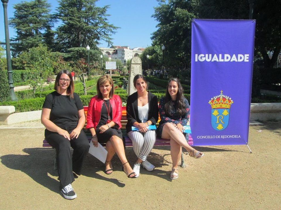 Rebeca Araújo, la alcaldesa Digna Rivas y las agentes de Igualdad Ana Román y Alejanda Castro, ayer en la presentación del programa de Igualdad.