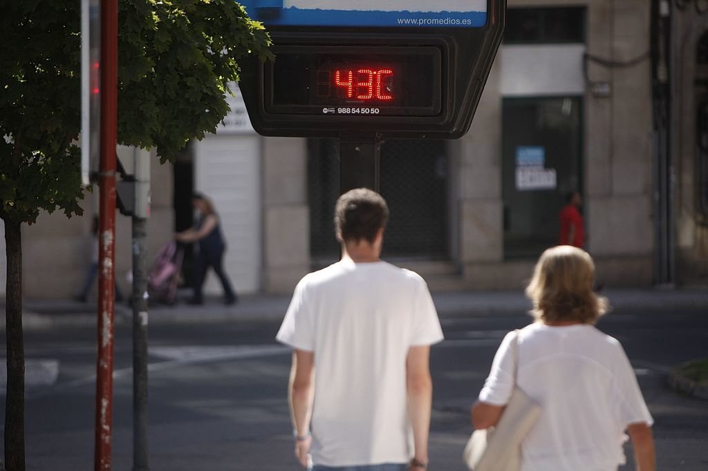 En Ourense, los termómetros al sol marcaban 43, pero fueron &#34;sólo&#34; 37 grados en el centro.