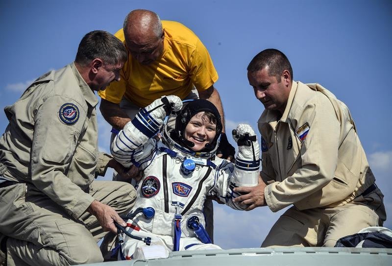 La astronauta Anne McClain a su llegada a la Tierra