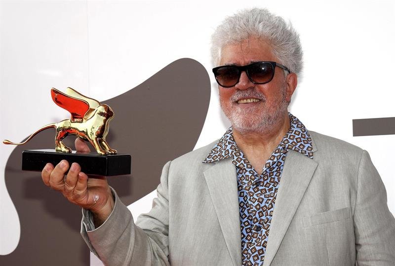 Pedro Almodóvar ha recibido el León de Oro de Honor en el Festival de Cine de Venecia