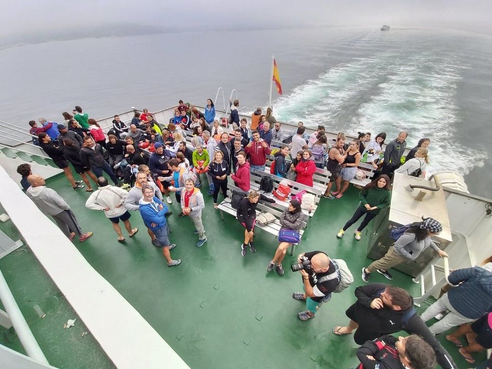 Los participantes se desplazaron de Vigo a Cíes y después tuvieron que volver a Bouzas para empezar la travesía costera.