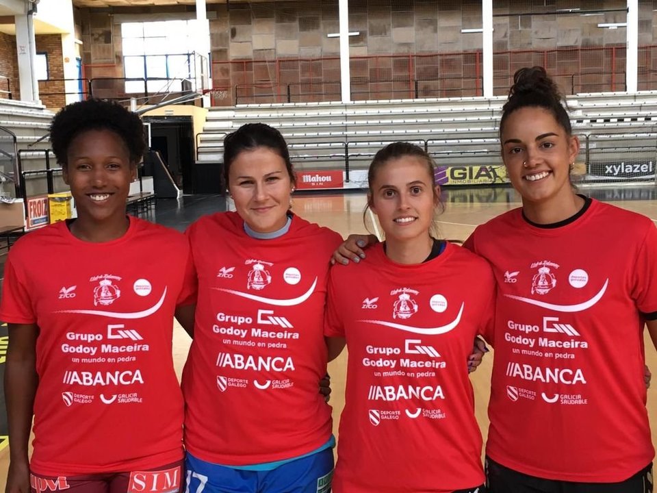 Erica Tavares, Andrea Dapena, Anthía Espiñeira y Soraia Lopes, fichajes de nivel para el Porriño.