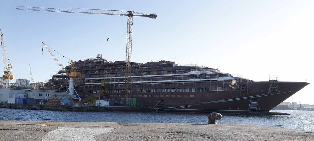 El crucero de superlujo se pintará en otras instalaciones -podría ser en un dique en Porugal o en Navantia- debido a sus dimensiones, 190 metros de eslora.
