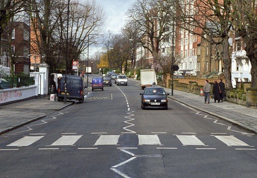 El mítico paso de cebra de la calle Abbey Road, en la actualidad.
