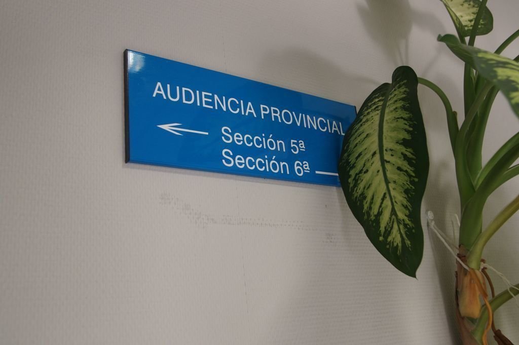 El juicio se celebró ayer en la sala de la sección quinta de la Audiencia en Vigo, a puerta cerrada.