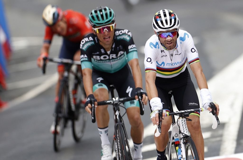 Alejandro Valverde aseguró el podio tras cruzar la meta ayer en segunda posición, por delante de Majka y del líder de la Vuelta, Primoz Roglic.