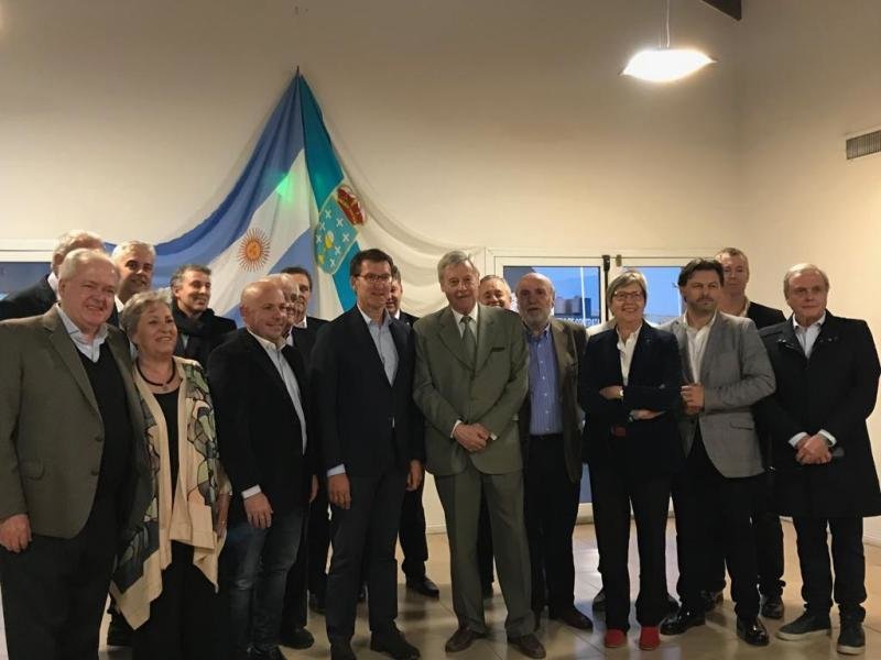 El presidente de la Junta visitó el muelle de Puerto Madryn, en la provincia argentina de Chubut, con responsables de empresas pesqueiras y del puerto