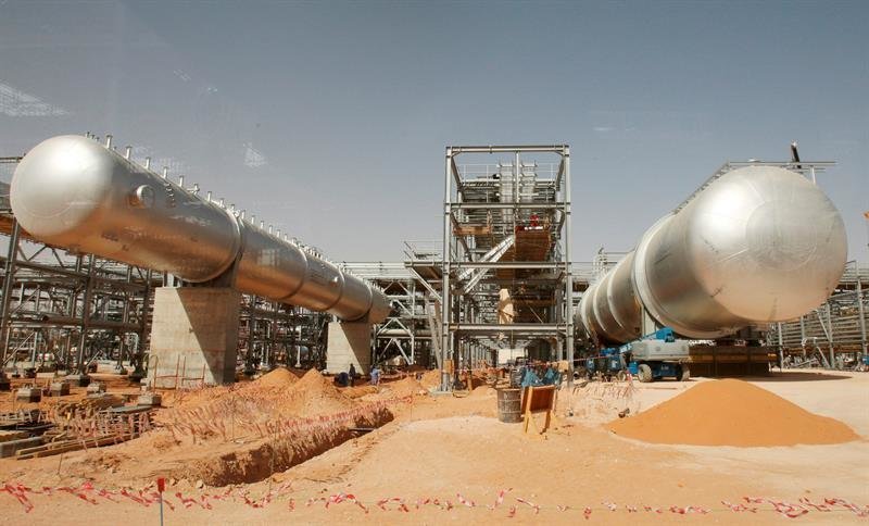 Refinería de petróleo en Arabia Saudí. (Foto: EFE)